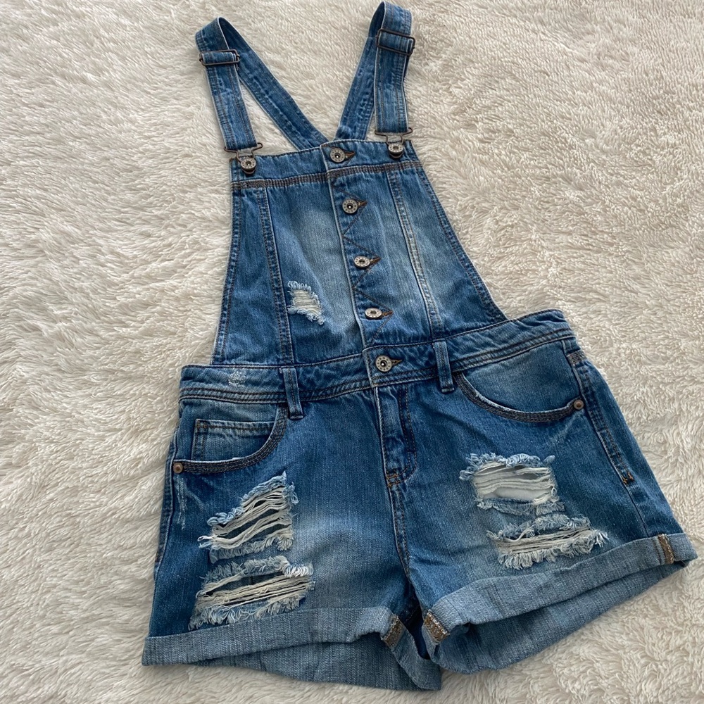TINSELTOWN Overall Shorts - Distressed & Ripped w/ Metal Buttons Down Front.🎉